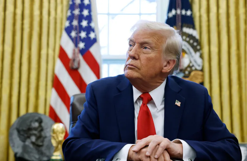 ترامب يسخر من أسلافه ويعيد كتابة التاريخ على طريقته